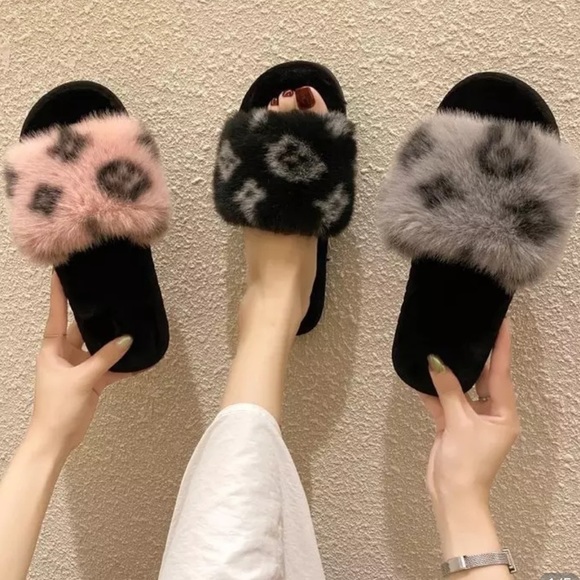 𝐹𝒶𝓊𝓍 𝐹𝓊𝓇 𝒮𝓁𝒾𝒹𝑒𝓈 - Picture 2 of 3